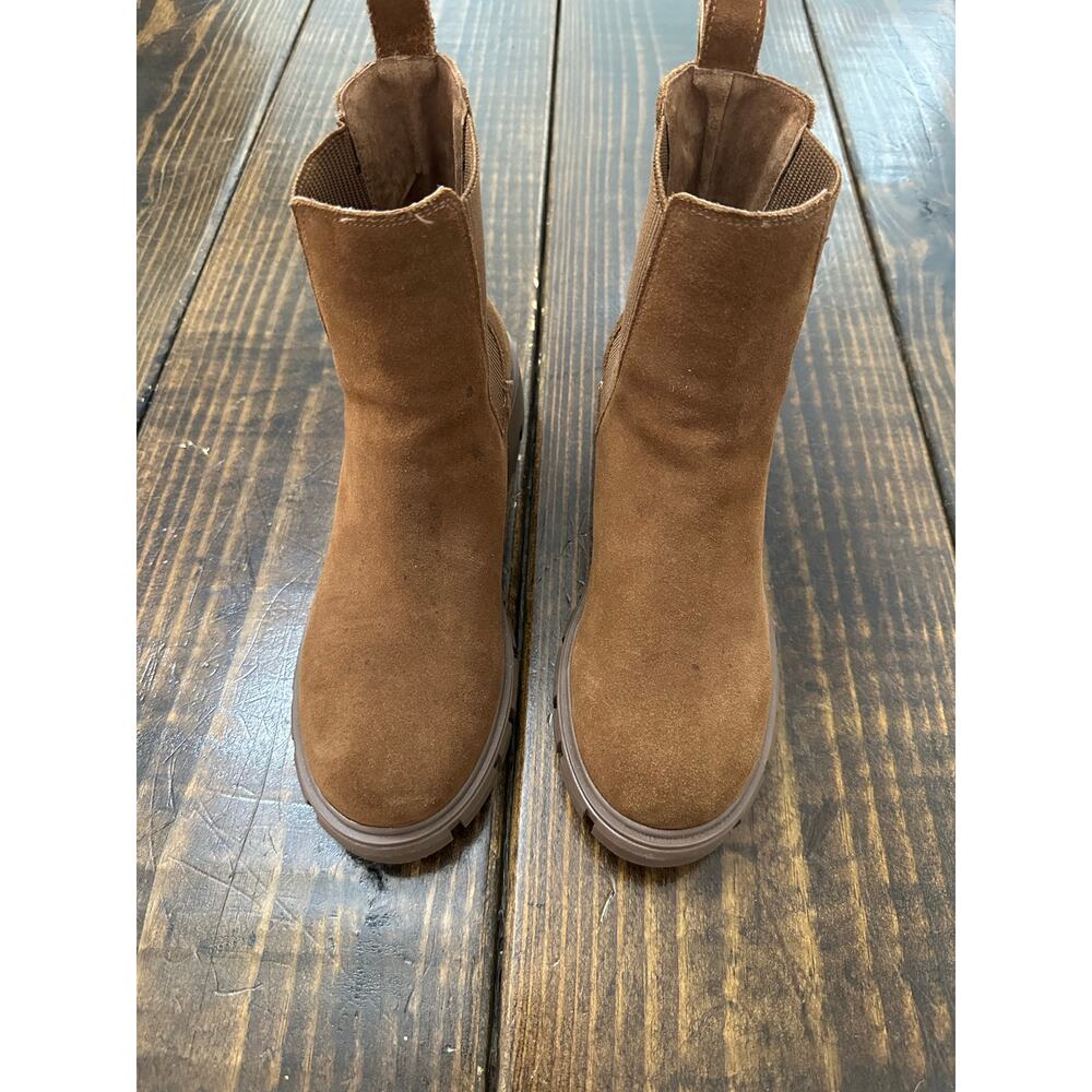 Steve Madden corky tobacco faux Swede size 9.5